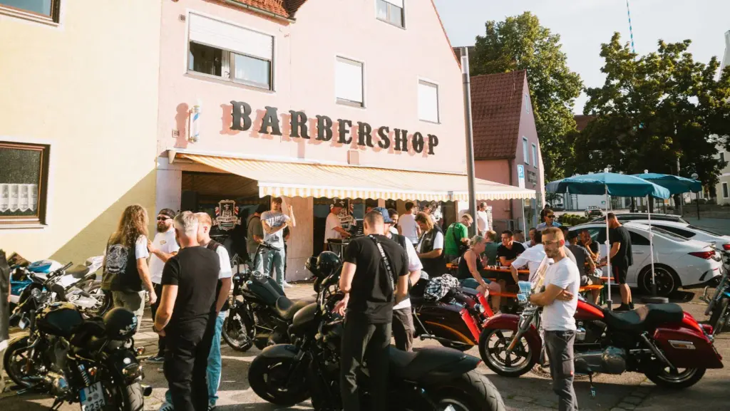 Außenansicht Motorräder, Most Wanted Barbershop