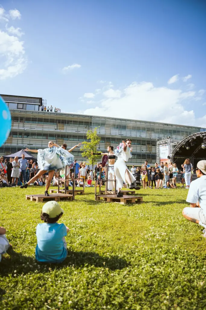 Campusfest Wiese Besucher, Technische Hochschule Ingolstadt