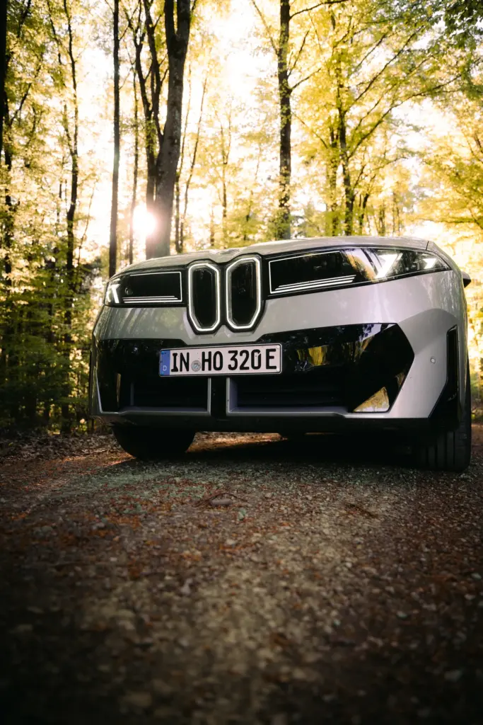 Kühlergrill und Front des neuen BMW iX3
