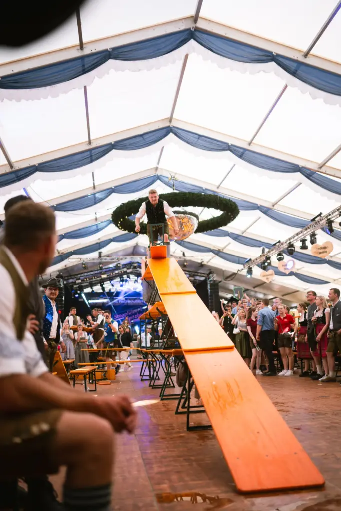 Bierbank im Festzelt