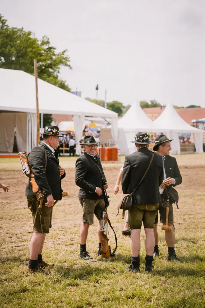 Schützen auf der Festwiese