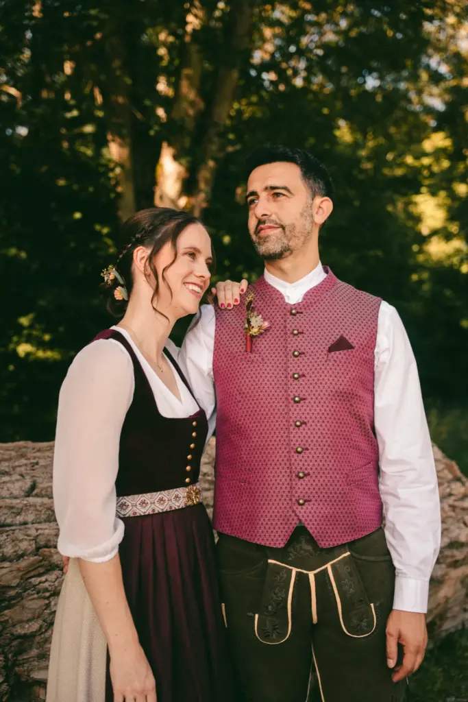 Hochzeitspaar in Tracht