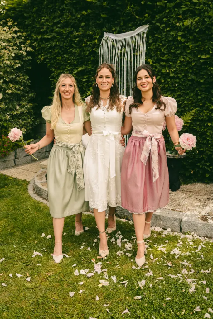 Drei Frauen im Dirndl, Shooting für Trachten Dieser